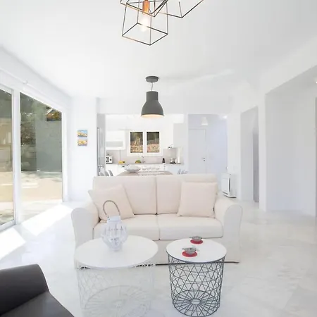 Anticlea Villa *